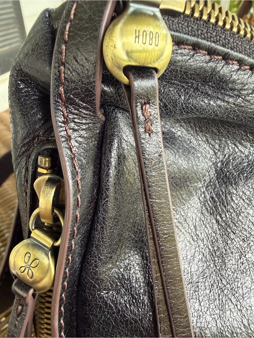 Hobo Classic Black Leather Shoulder Bag - Picture 3 of 10